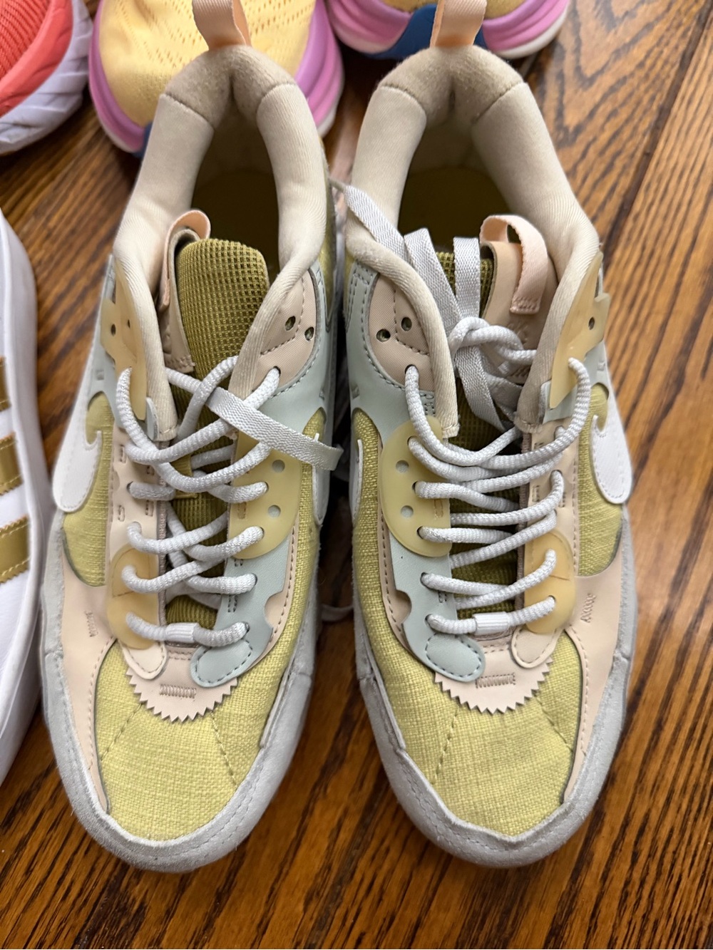 Nike Yellow & Beige Casual Sneakers